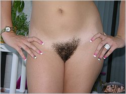 Kendra Lynn Models Nude And Shows Hairy Pussy - TrueAmateurModels.com
